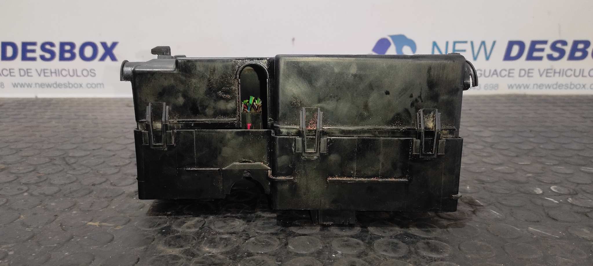 CAJA RELES / FUSIBLES FORD FOCUS BERLINA (CAP) - vista 6