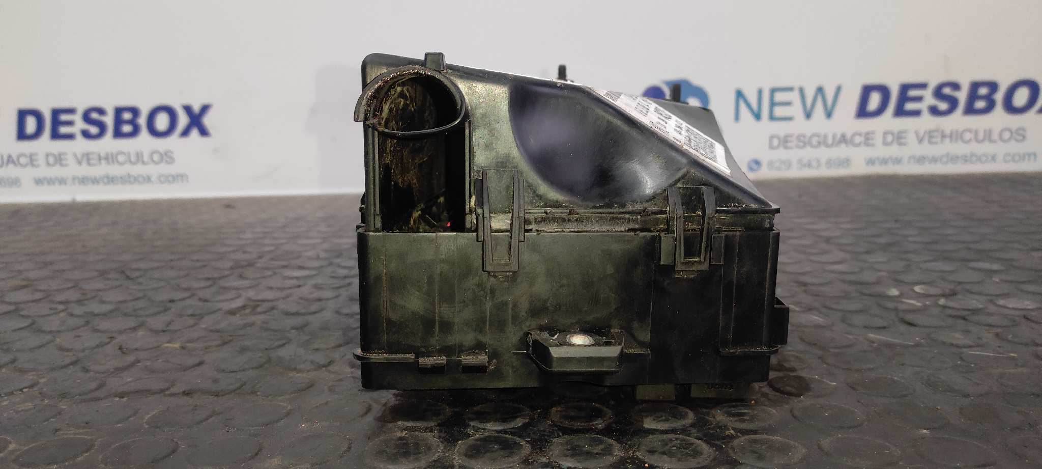 CAJA RELES / FUSIBLES FORD FOCUS BERLINA (CAP) - vista 5