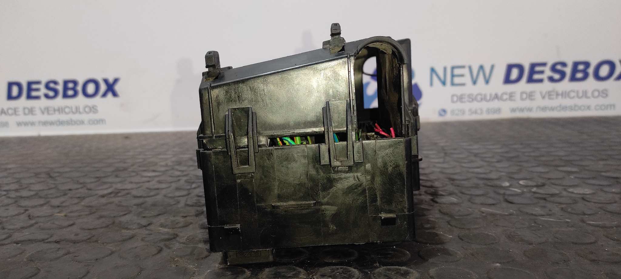 CAJA RELES / FUSIBLES FORD FOCUS BERLINA (CAP) - vista 7