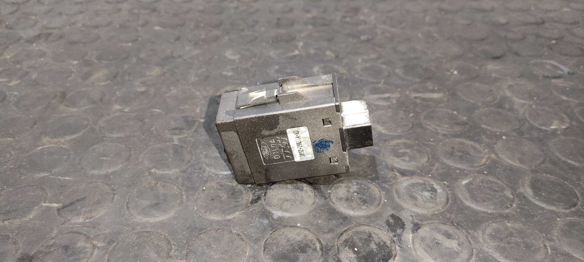 INTERRUPTOR FORD FOCUS BERLINA (CAP) - vista 4