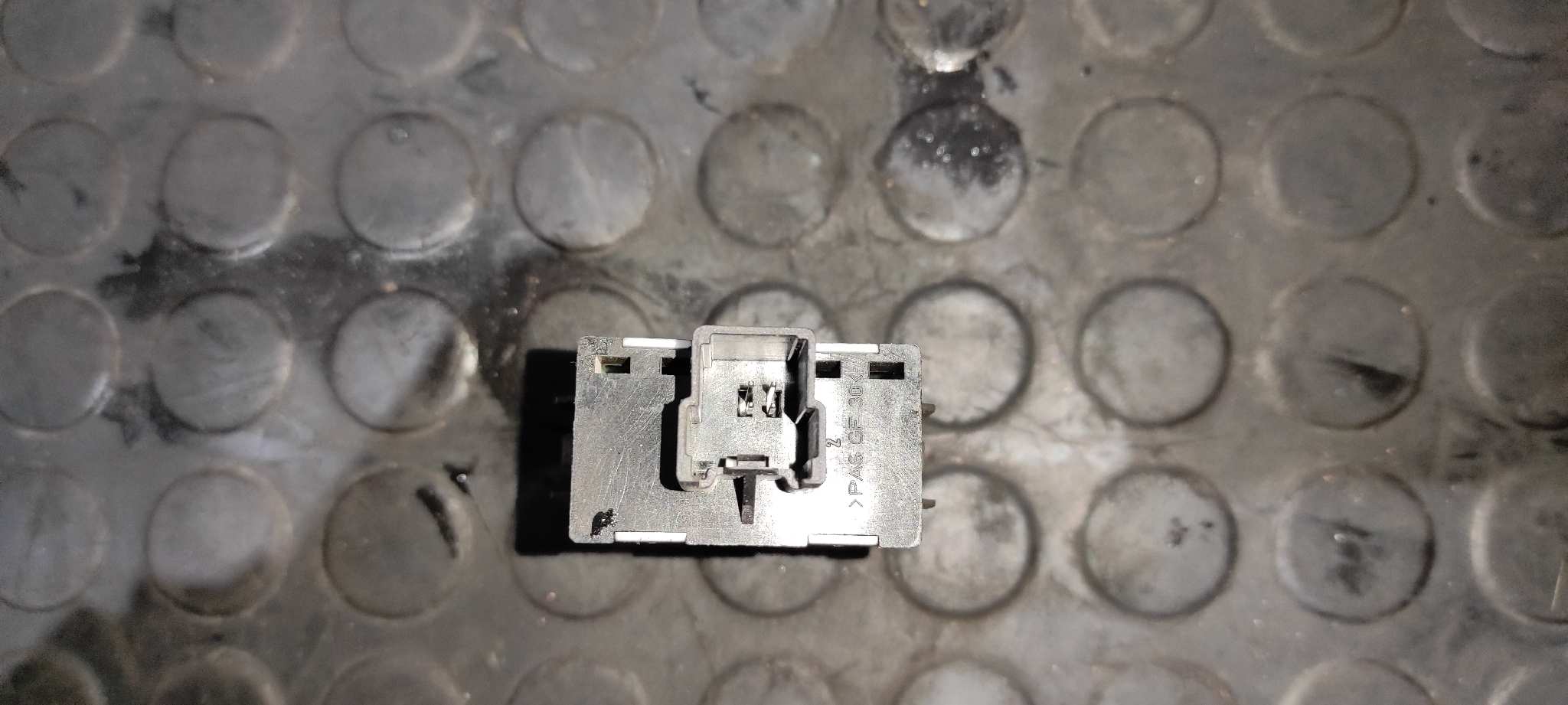 INTERRUPTOR FORD FOCUS BERLINA (CAP) - vista 2