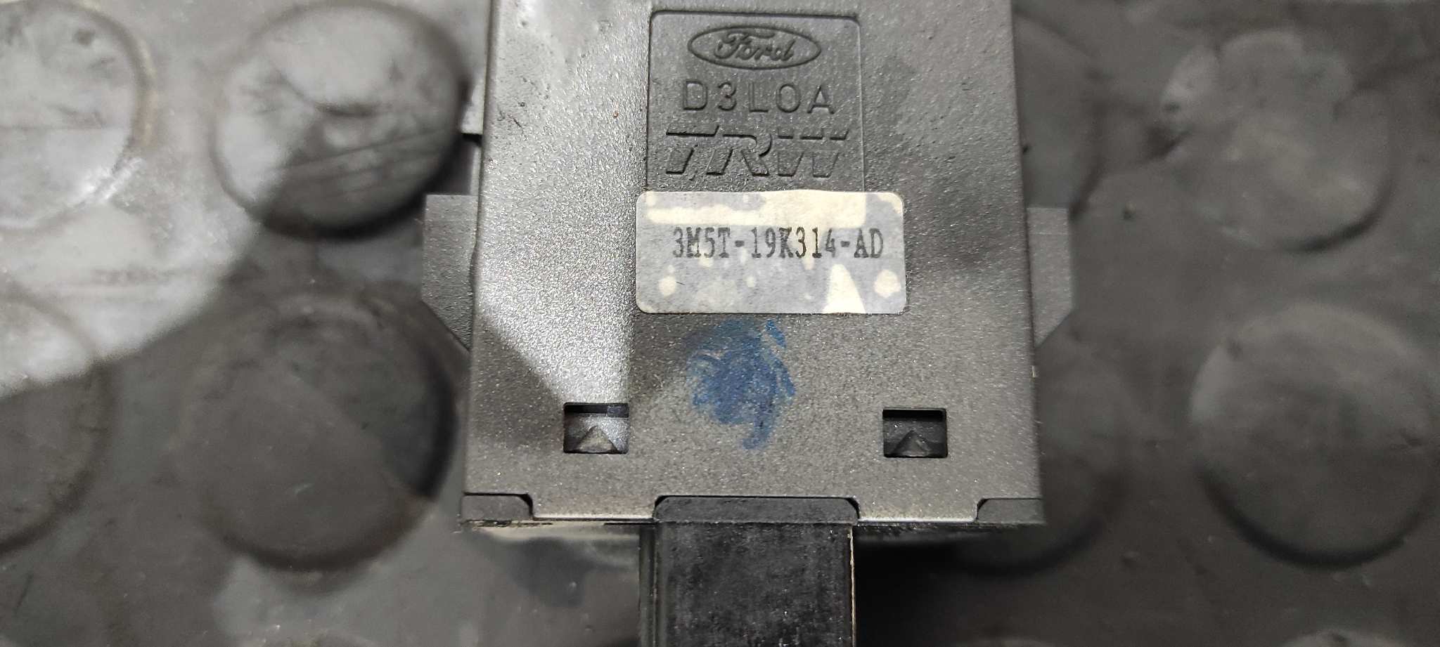 INTERRUPTOR FORD FOCUS BERLINA (CAP) - vista 3