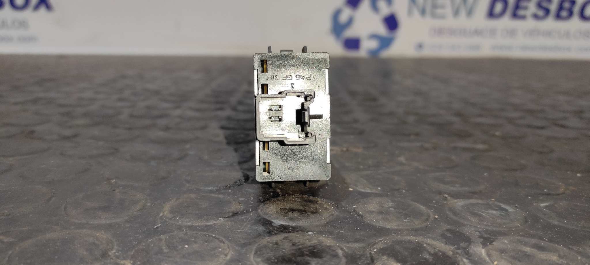 INTERRUPTOR FORD FOCUS BERLINA (CAP) - vista 3