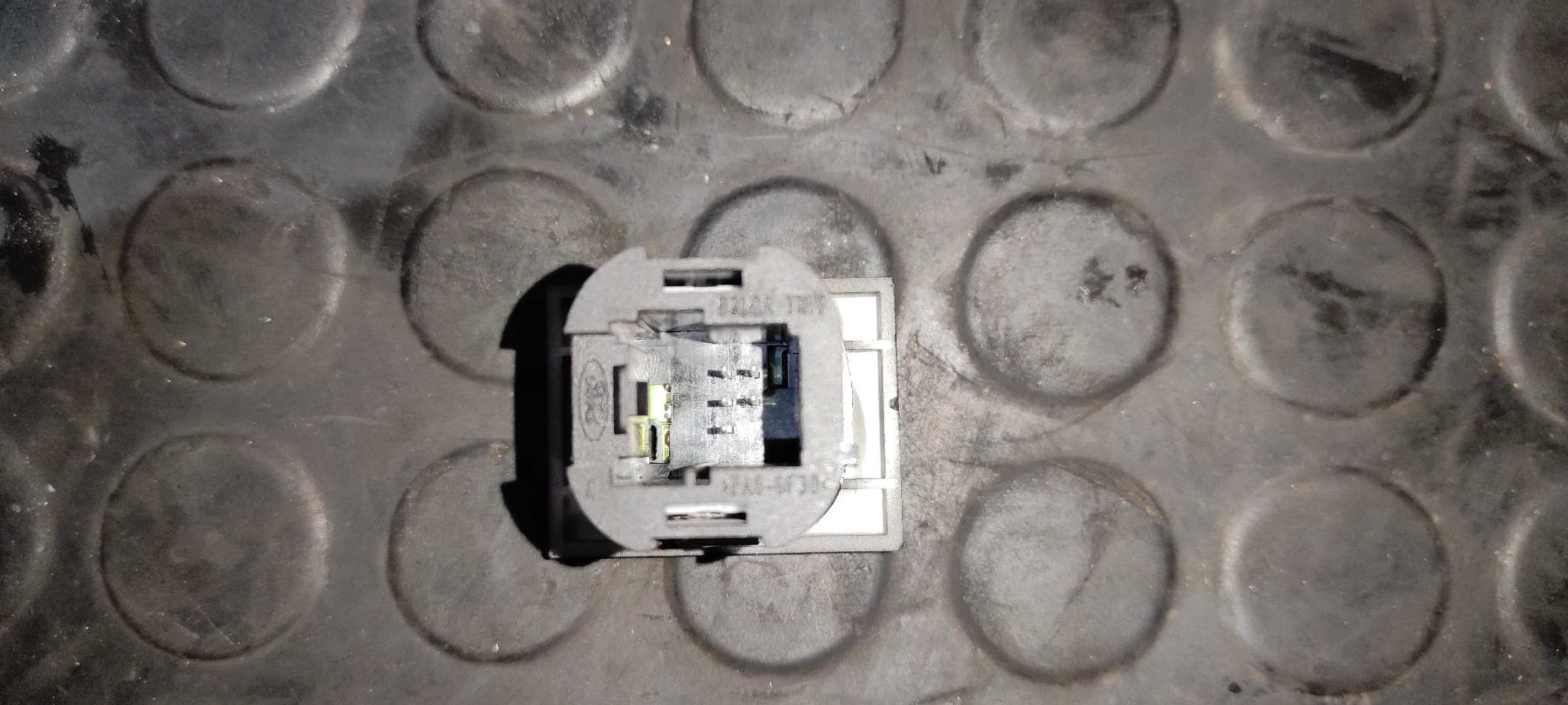 INTERRUPTOR FORD FOCUS BERLINA (CAP) - vista 2