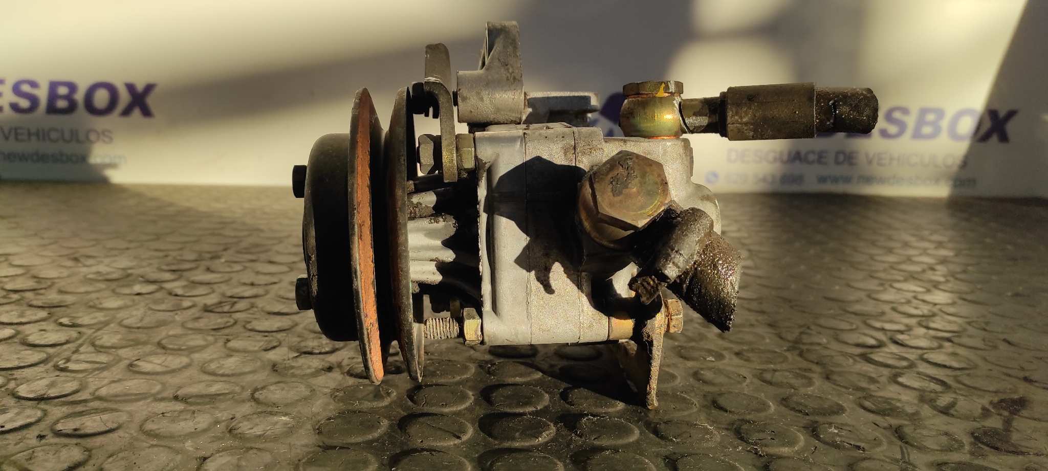 BOMBA DIRECCION NISSAN TRADE - vista 6