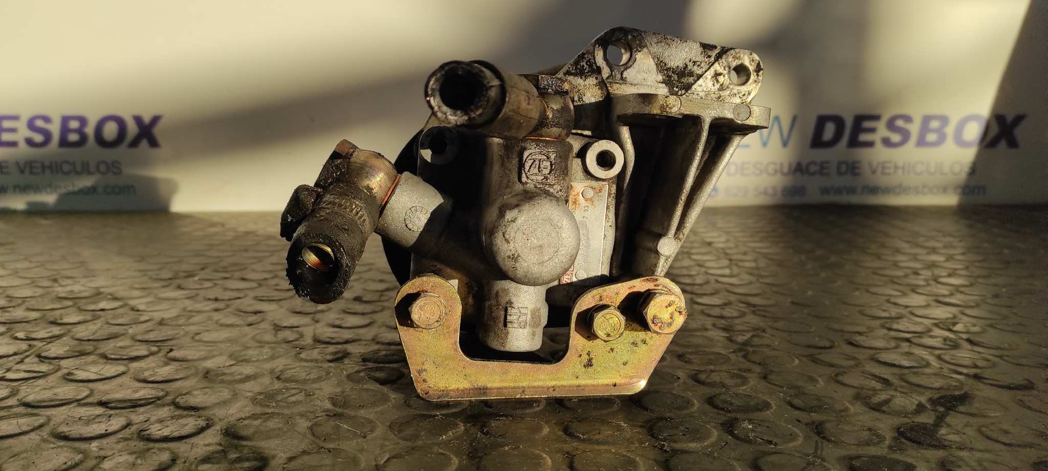 BOMBA DIRECCION NISSAN TRADE - vista 2