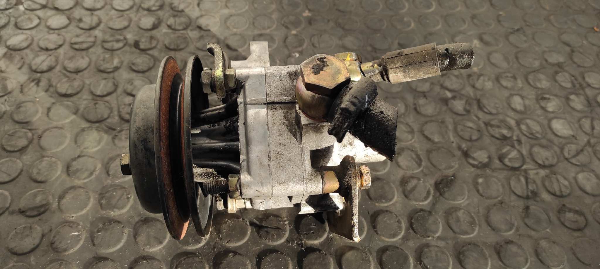 BOMBA DIRECCION NISSAN TRADE - vista 4