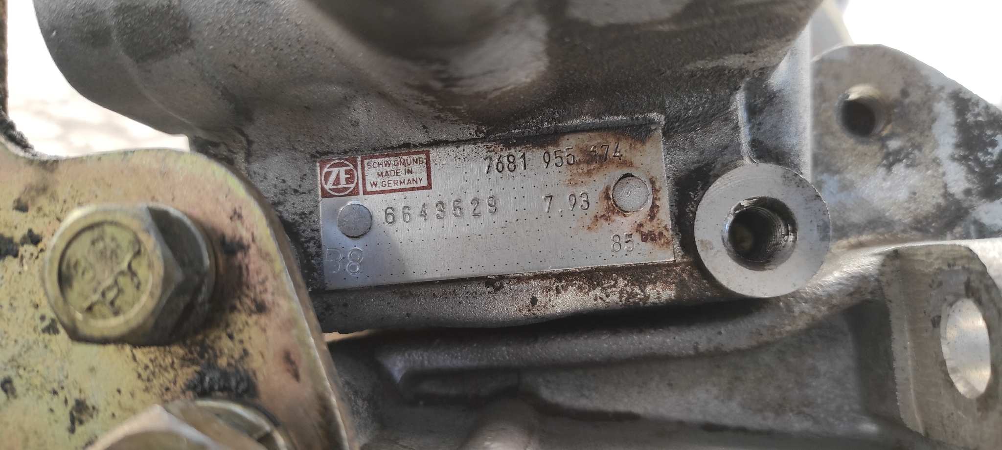 BOMBA DIRECCION NISSAN TRADE - vista 5