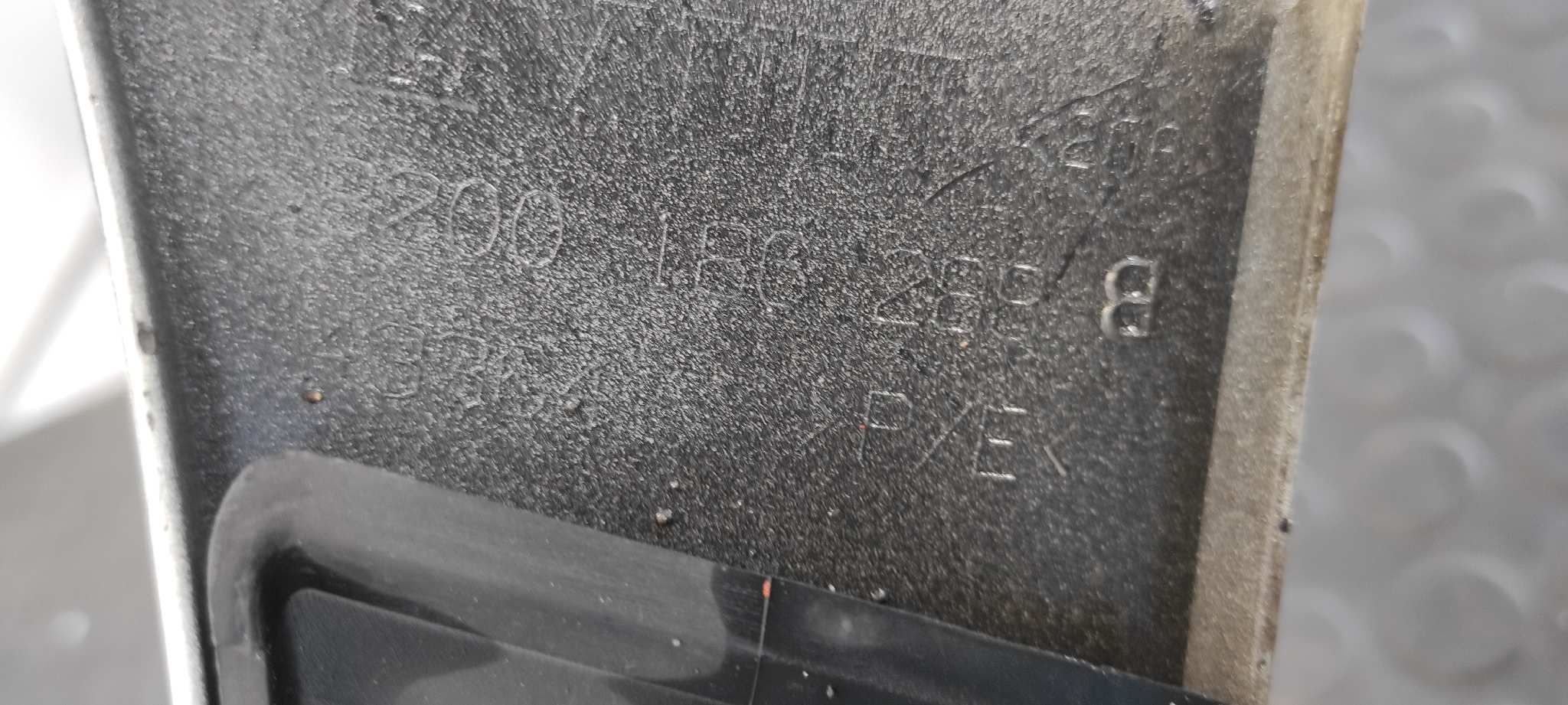 REJILLA DELANTERA NISSAN KUBISTAR (X76) - vista 10