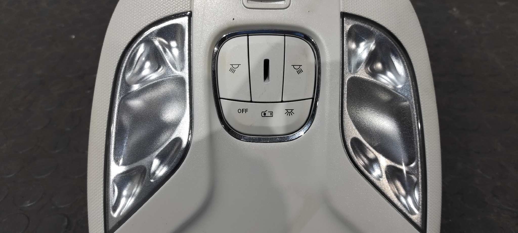 LUZ INTERIOR JEEP COMPASS II - vista 3