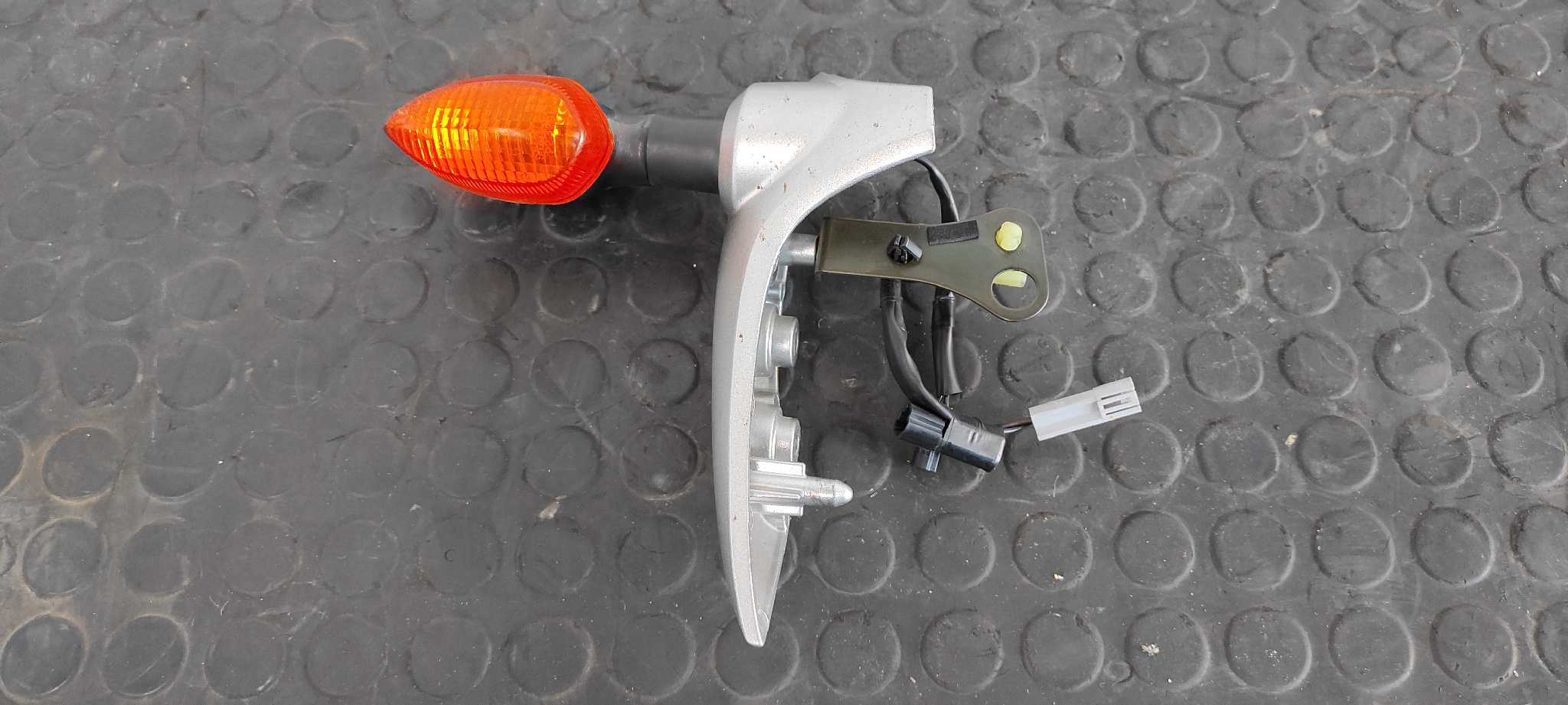 PILOTO DELANTERO DERECHO YAMAHA FZ 1 / FZ 6 FAZER