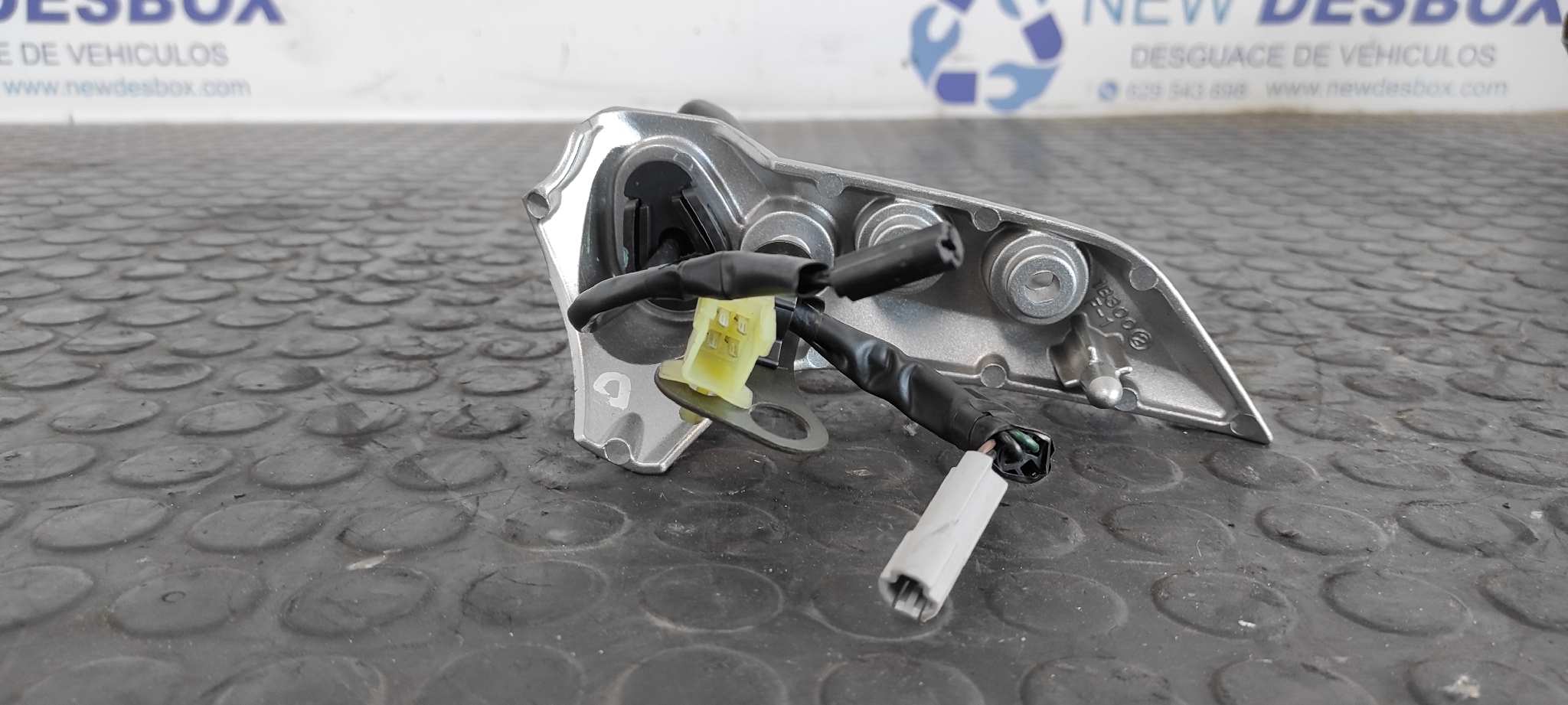 PILOTO DELANTERO DERECHO YAMAHA FZ 1 / FZ 6 FAZER - vista 3