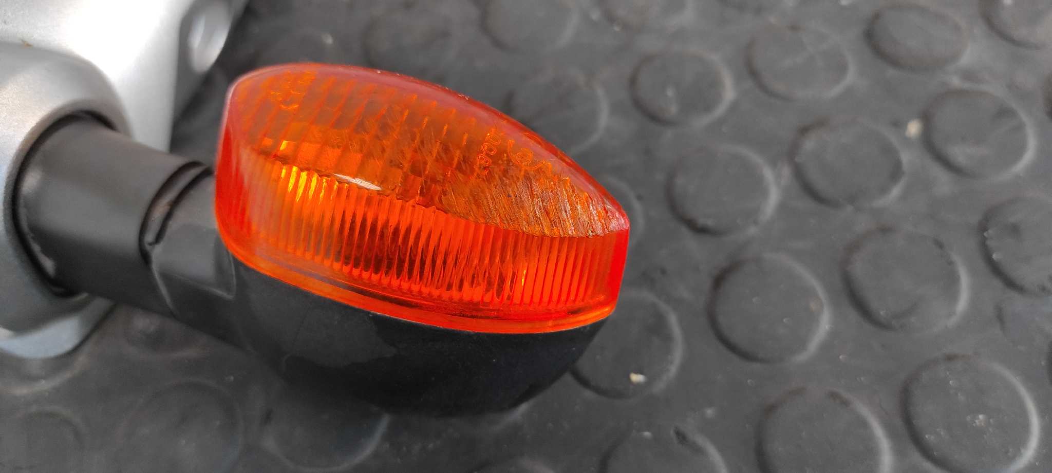 PILOTO DELANTERO DERECHO YAMAHA FZ 1 / FZ 6 FAZER - vista 7