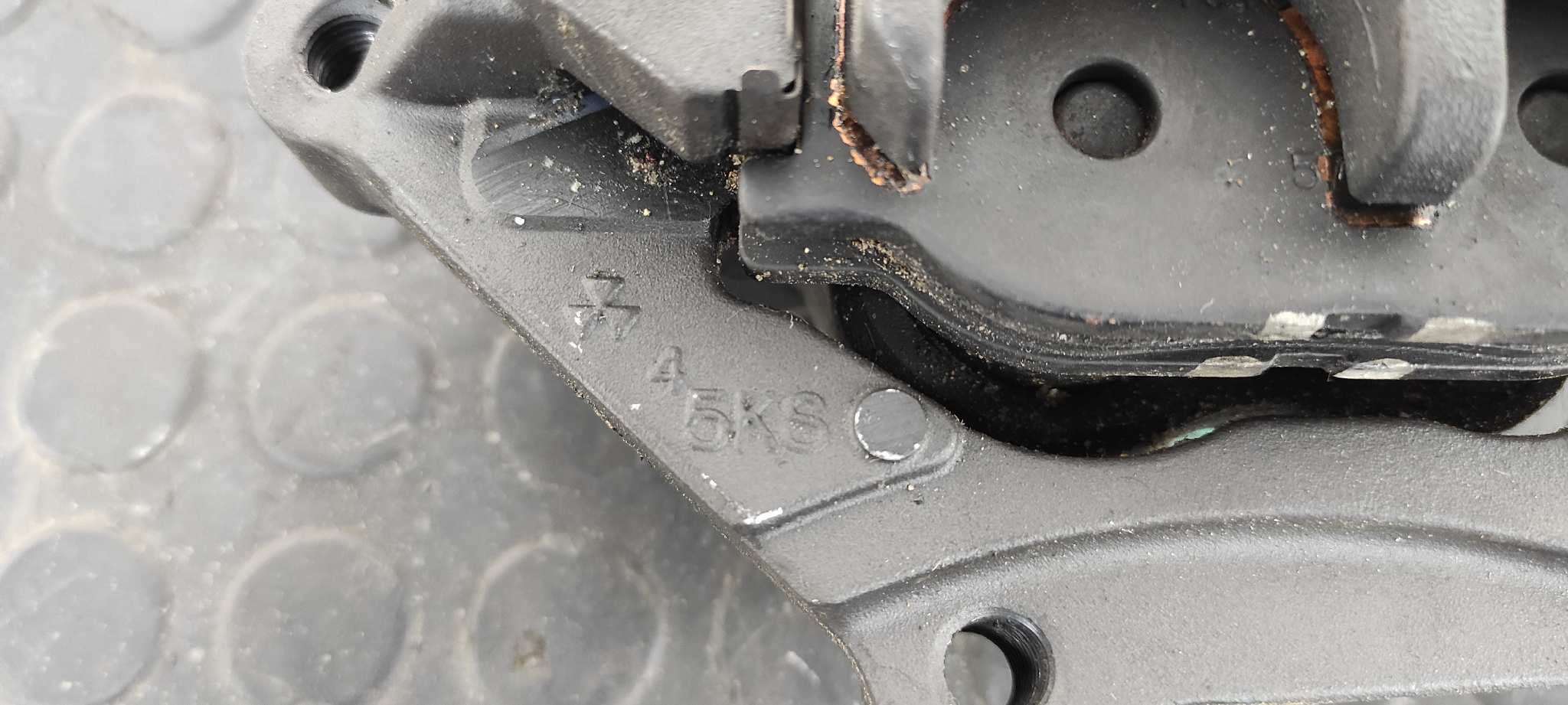 PINZA DE FRENO DELANTERA DERECHA YAMAHA FZ 1 / FZ 6 FAZER - vista 5