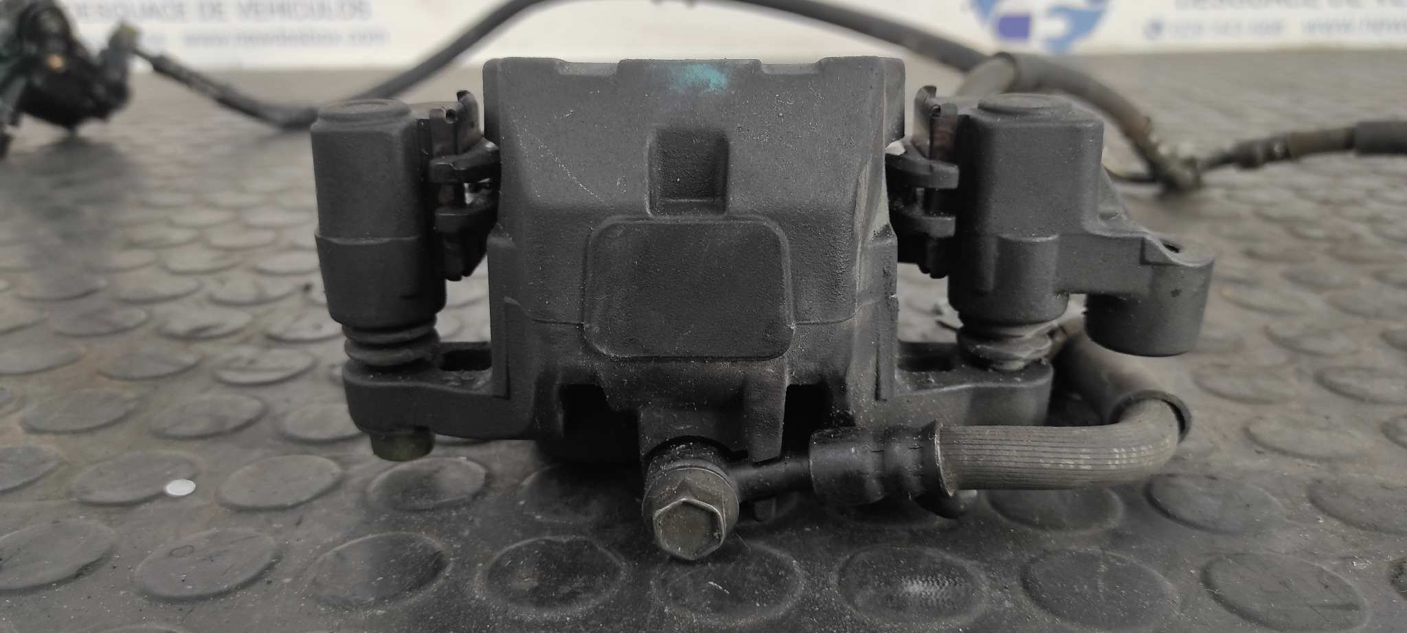 PINZA DE FRENO DELANTERA DERECHA YAMAHA FZ 1 / FZ 6 FAZER - vista 3