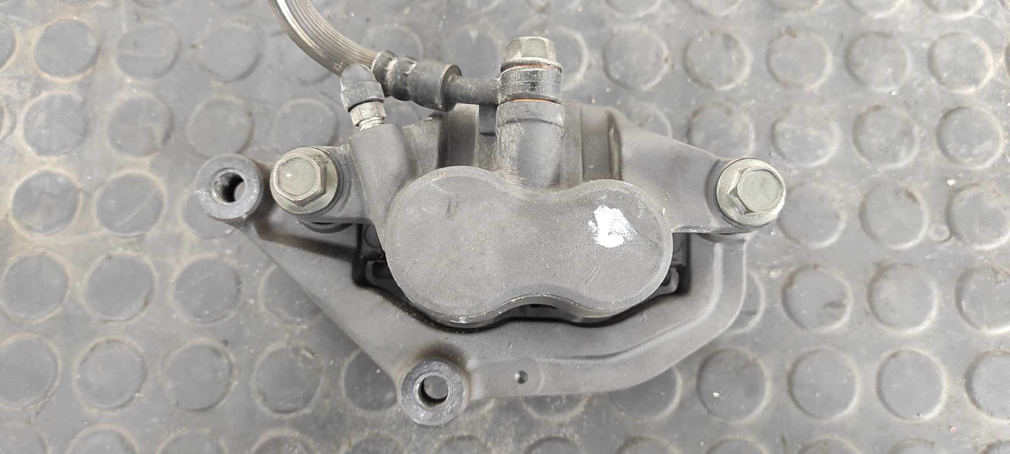 PINZA DE FRENO DELANTERA IZQUIERDA YAMAHA FZ 1 / FZ 6 FAZER - vista 3