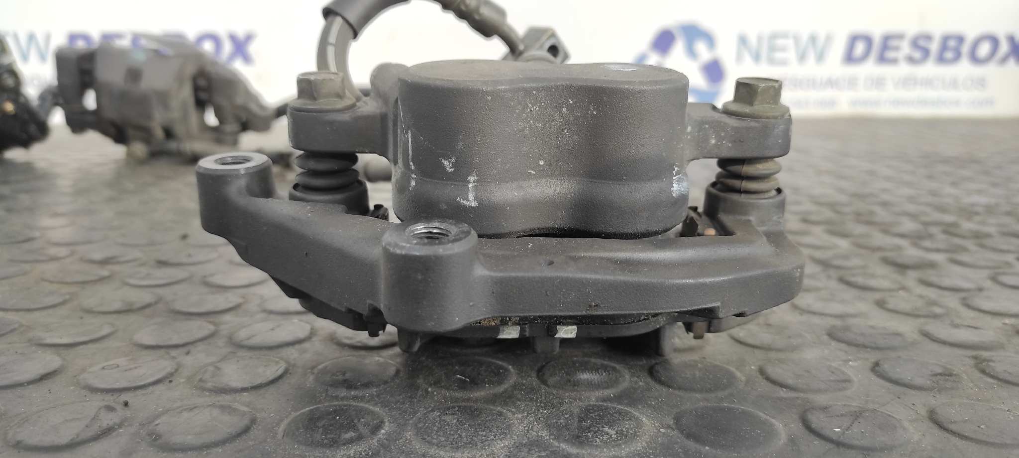 PINZA DE FRENO DELANTERA IZQUIERDA YAMAHA FZ 1 / FZ 6 FAZER - vista 2