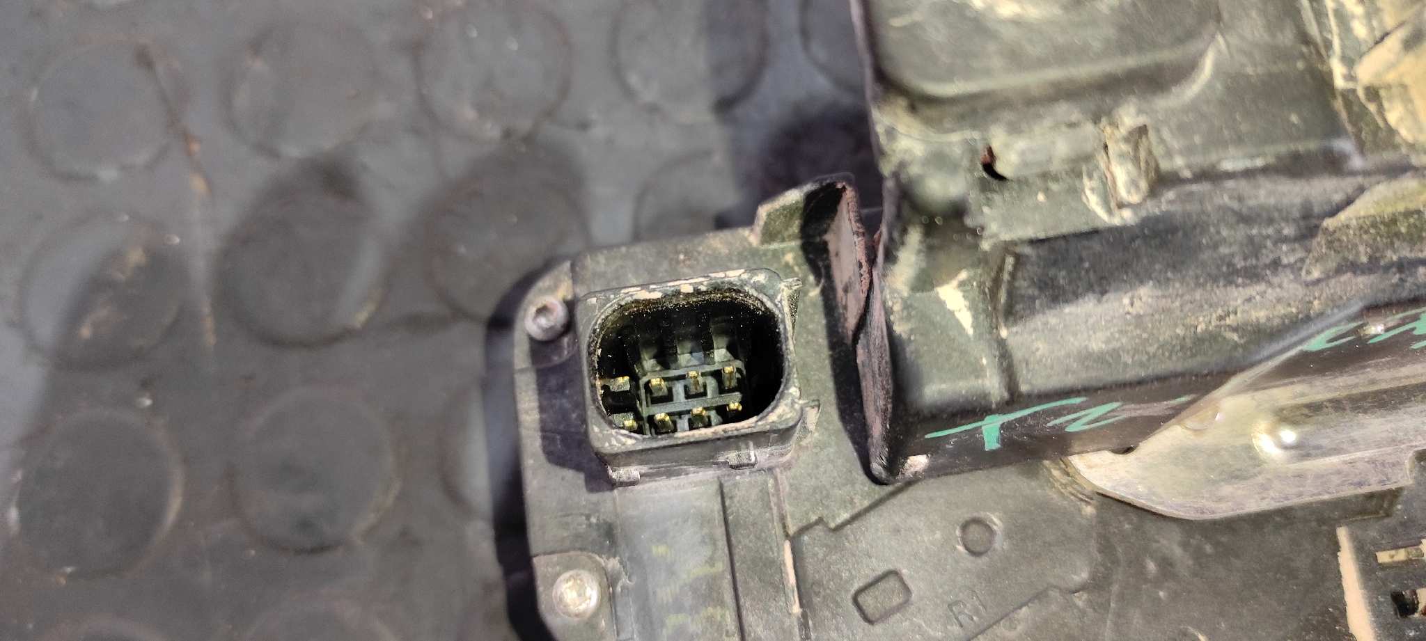 CERRADURA PUERTA TRASERA DERECHA CHEVROLET CAPTIVA - vista 3