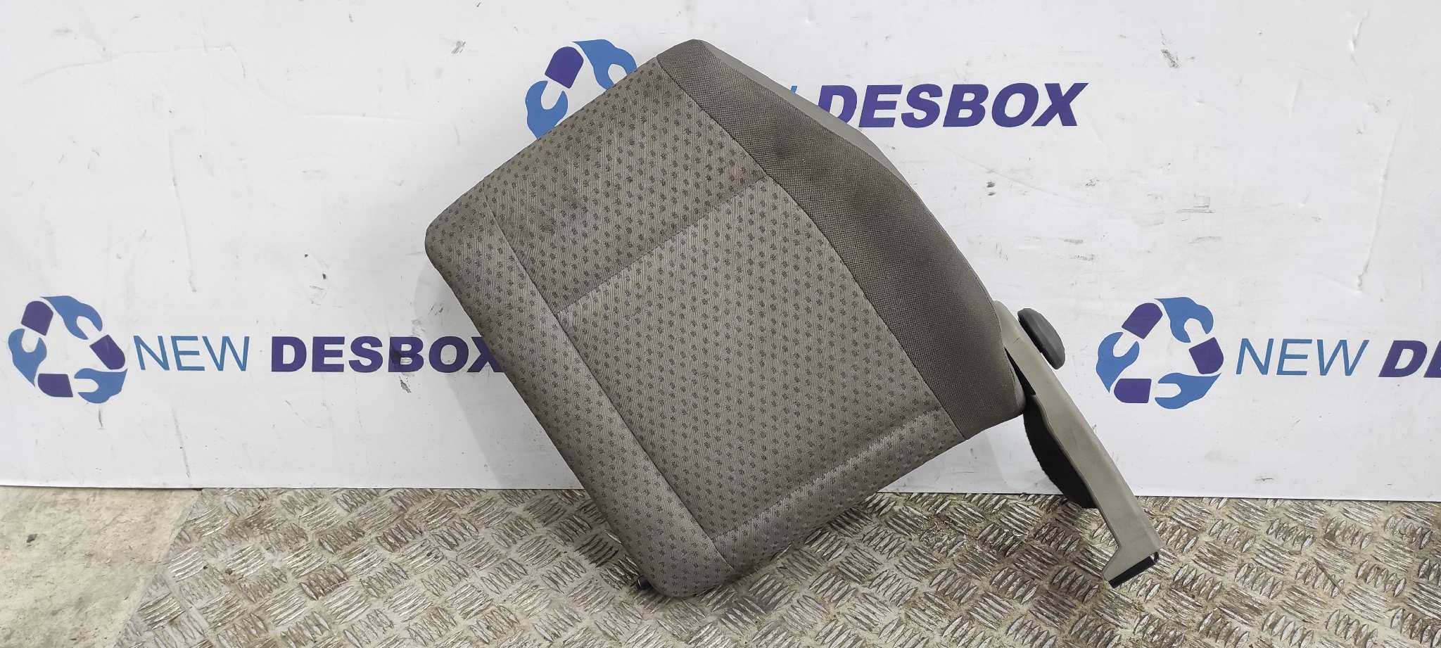 ASIENTO DELANTERO DERECHO NISSAN CABSTAR - vista 2