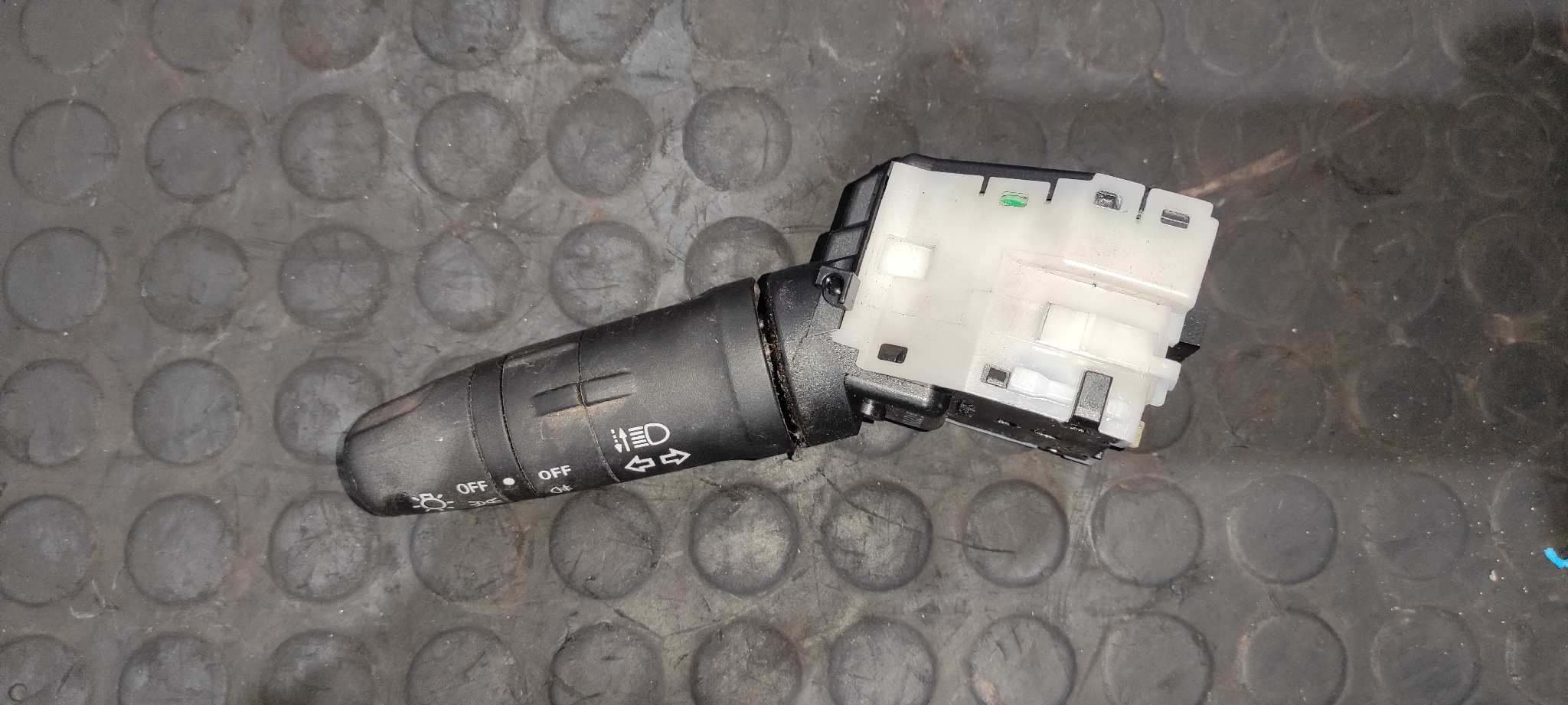 MANDO LUCES NISSAN CABSTAR - vista 2