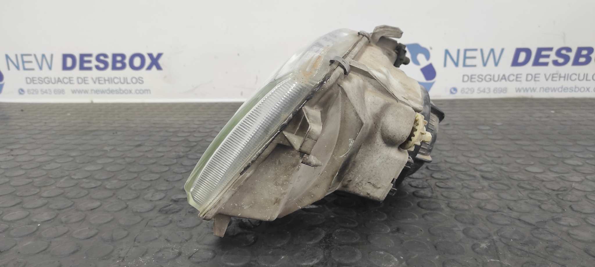 FARO DERECHO VOLKSWAGEN VENTO (1H2) - vista 4