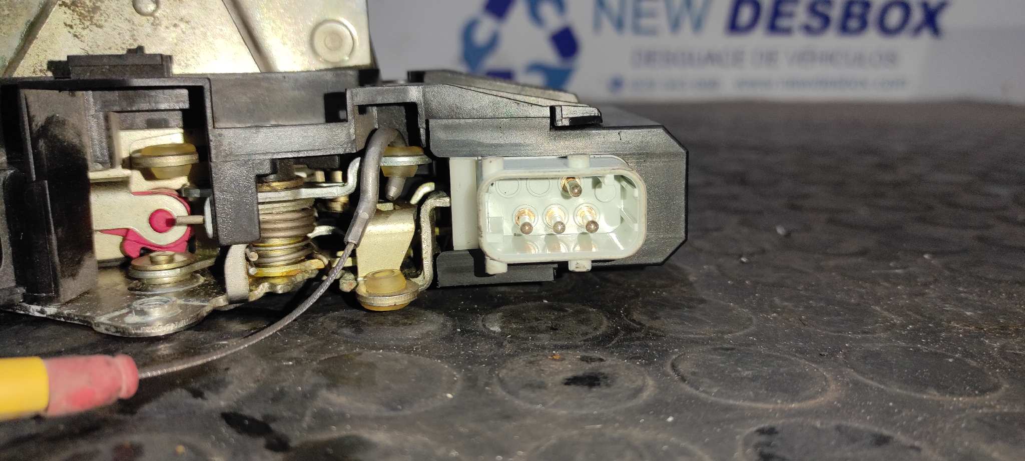 CERRADURA PUERTA TRASERA DERECHA BMW SERIE 5 BERLINA (E39) - vista 4