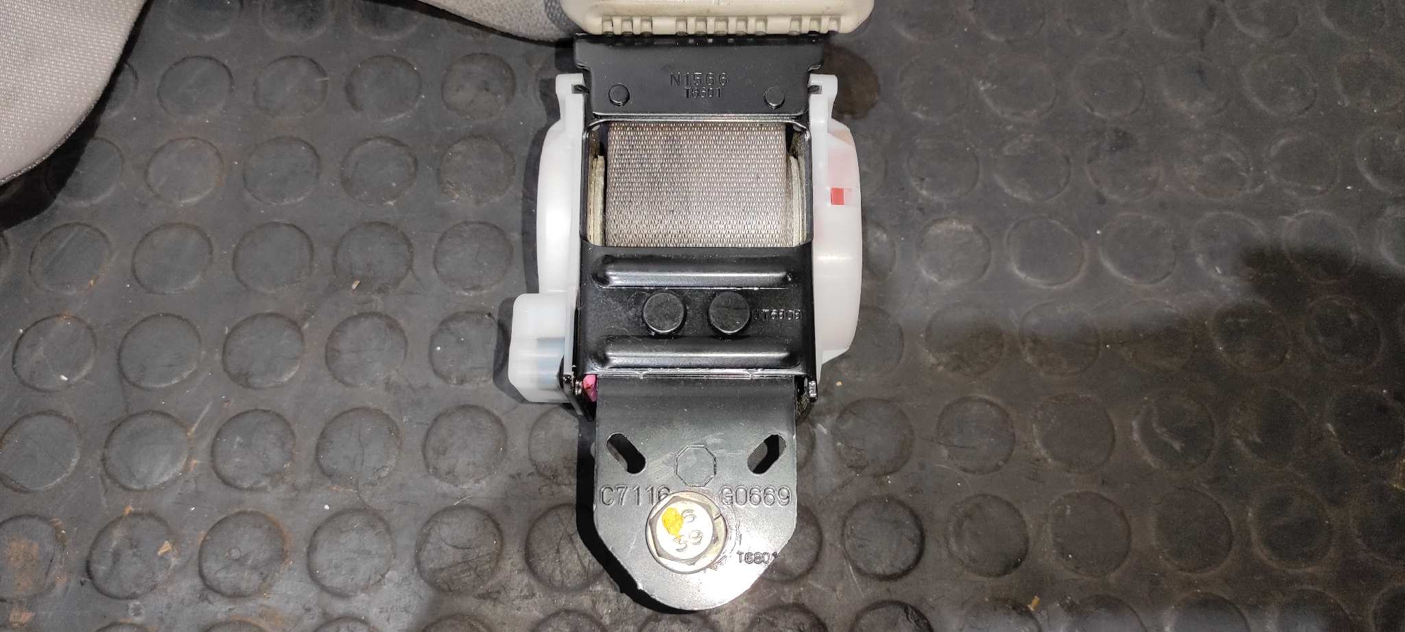 CINTURON DELANTERO DERECHO NISSAN CABSTAR - vista 2