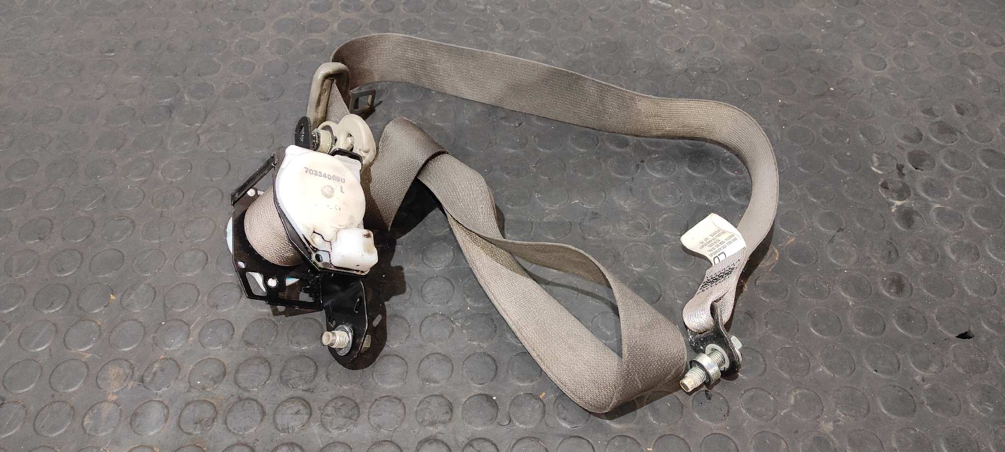 CINTURON DELANTERO IZQUIERDO NISSAN CABSTAR