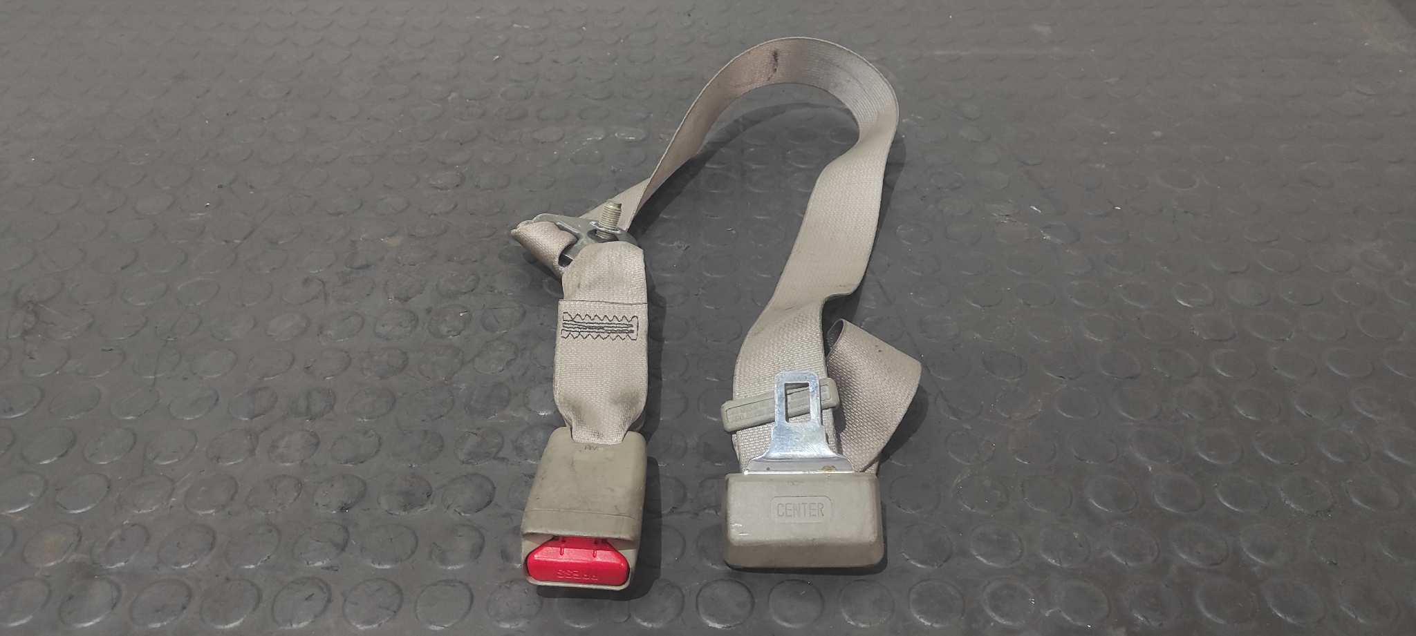 CINTURON DELANTERO DERECHO NISSAN CABSTAR