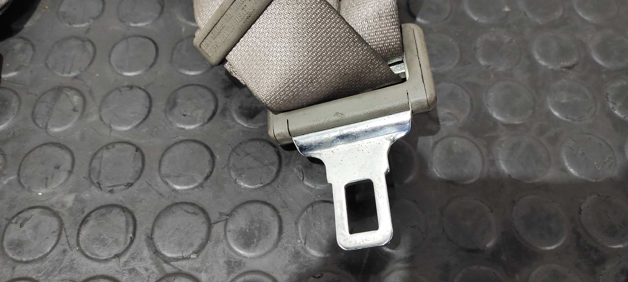 CINTURON DELANTERO DERECHO NISSAN CABSTAR - vista 3