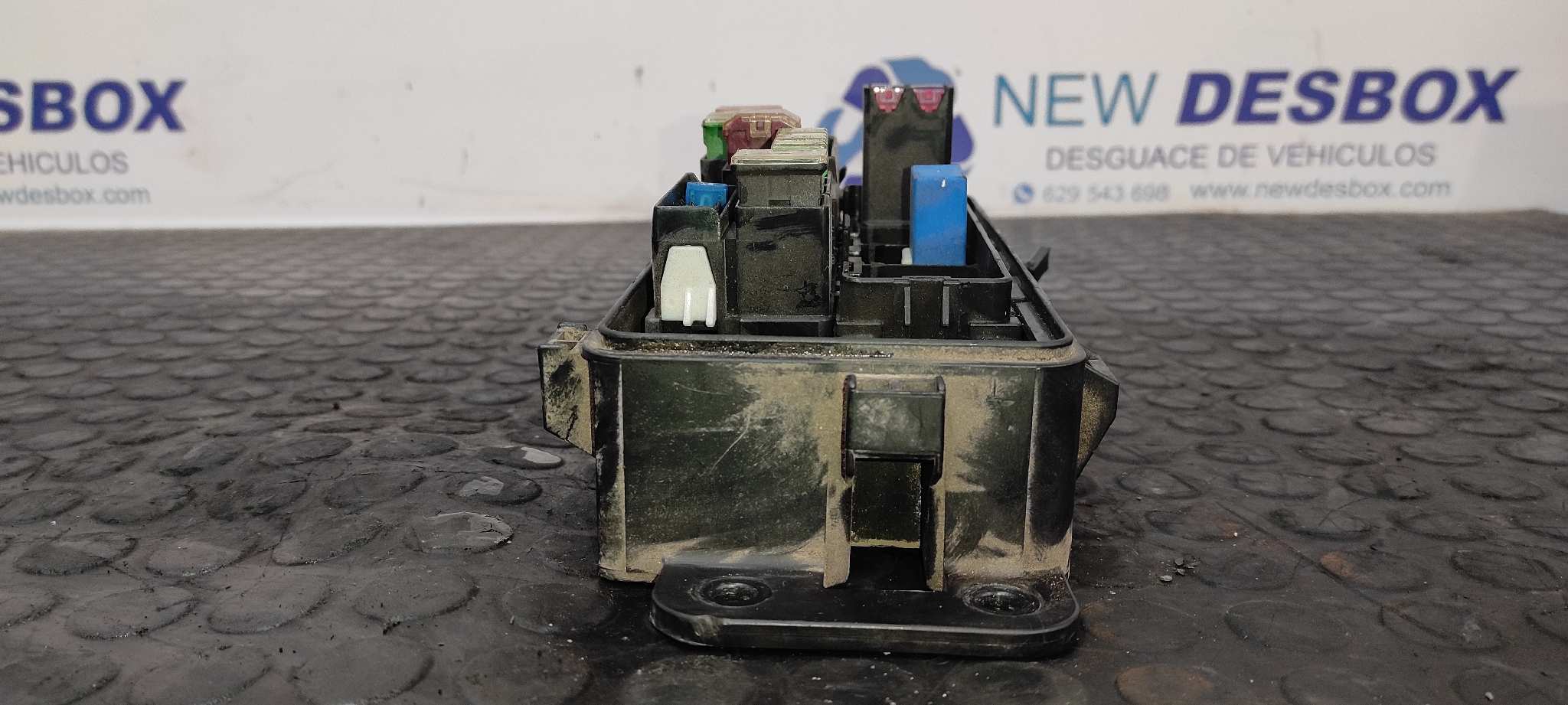 CAJA RELES / FUSIBLES NISSAN CABSTAR - vista 9