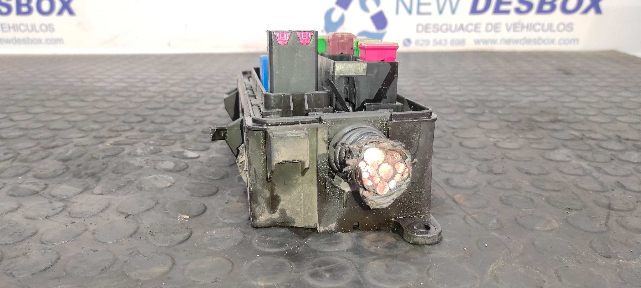 CAJA RELES / FUSIBLES NISSAN CABSTAR - vista 3