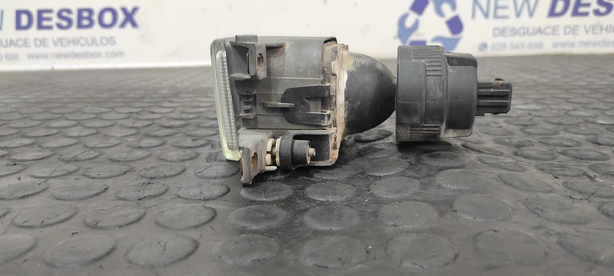 FARO ANTINIEBLA IZQUIERDO VOLKSWAGEN VENTO (1H2) - vista 2