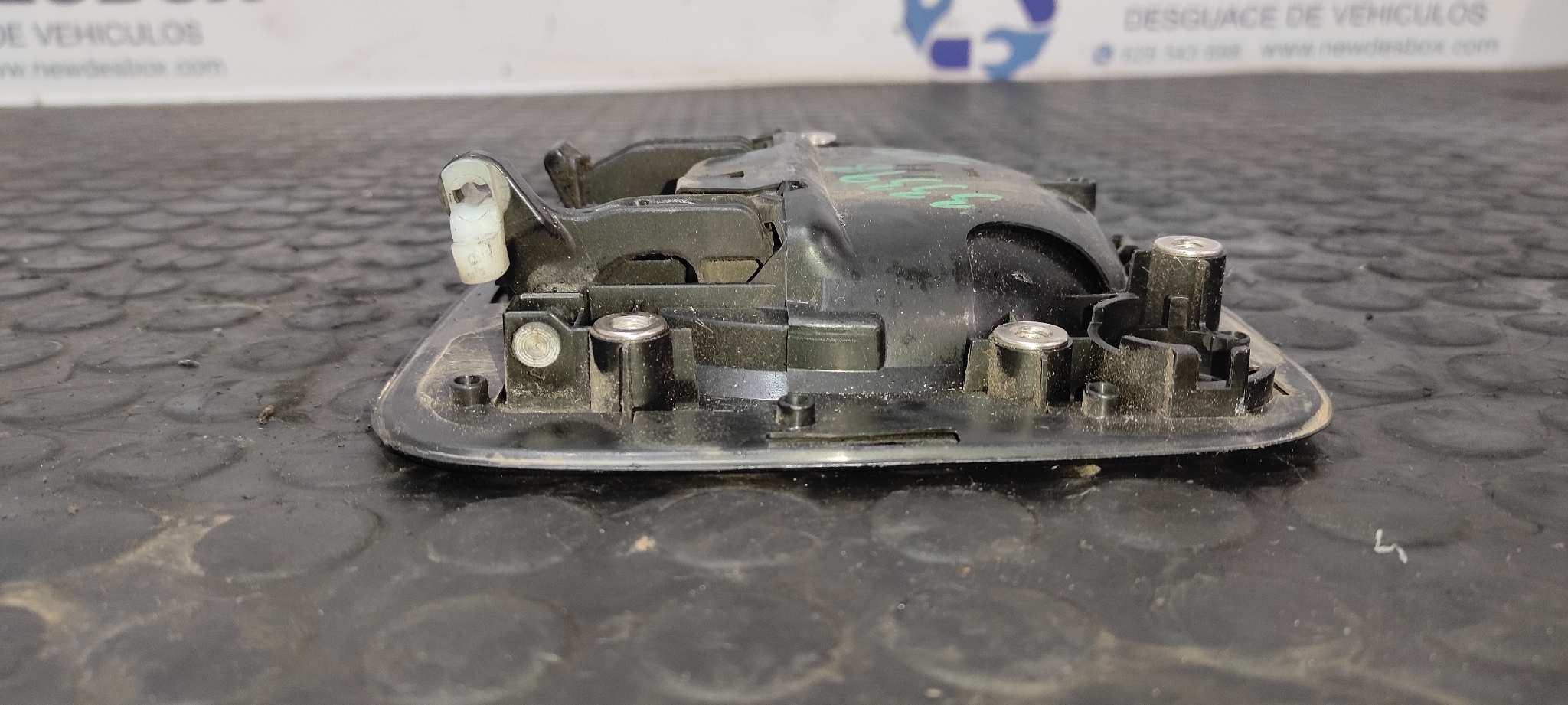 MANETA DELANTERA IZQUIERDA NISSAN CABSTAR - vista 3