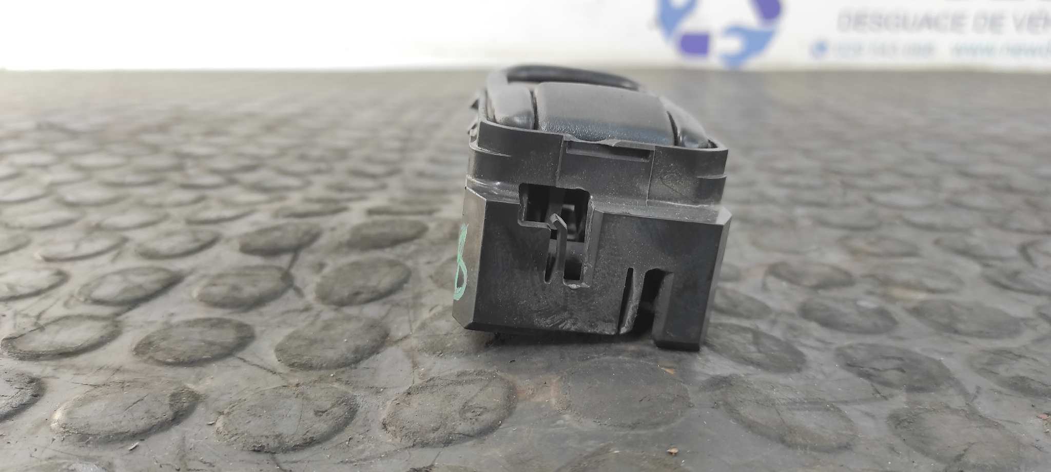 MANETA INTERIOR DELANTERA DERECHA NISSAN CABSTAR - vista 3