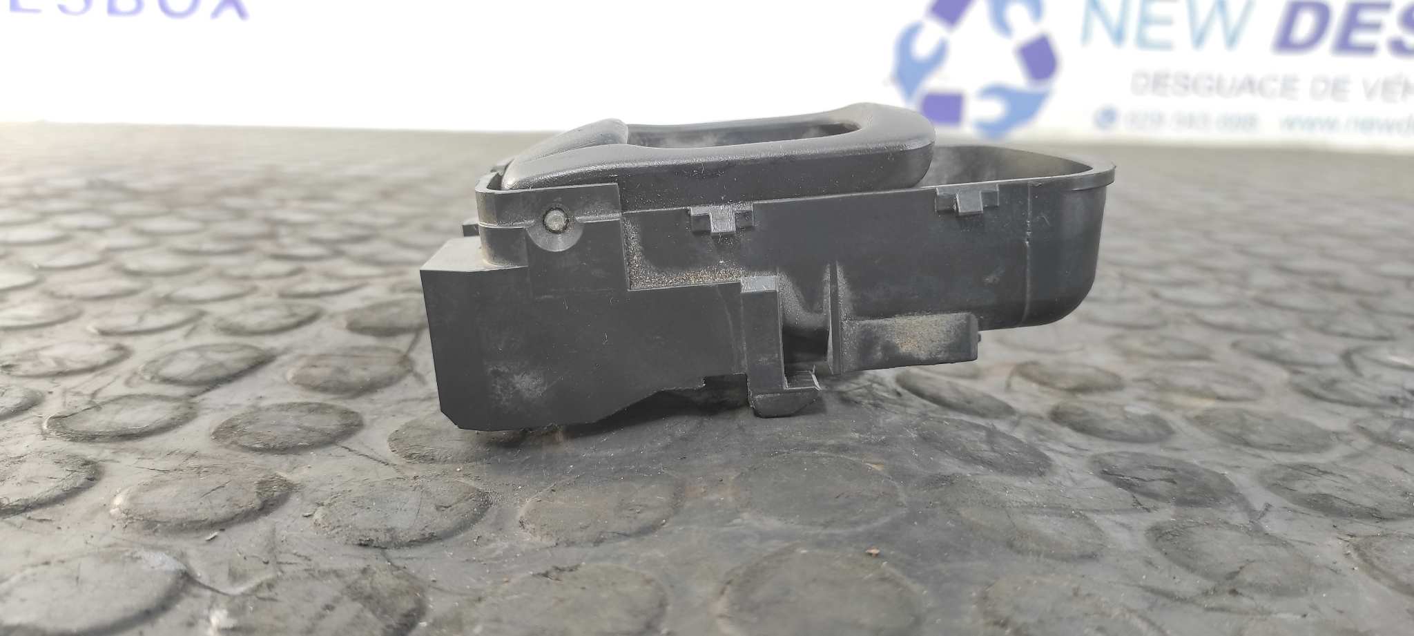 MANETA INTERIOR DELANTERA DERECHA NISSAN CABSTAR - vista 2