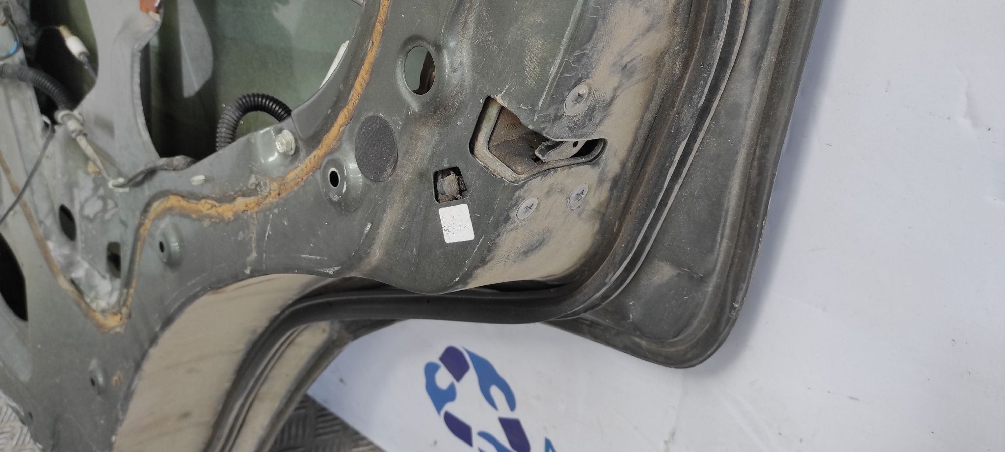 PUERTA TRASERA DERECHA FORD MAVERICK (ML) - vista 4