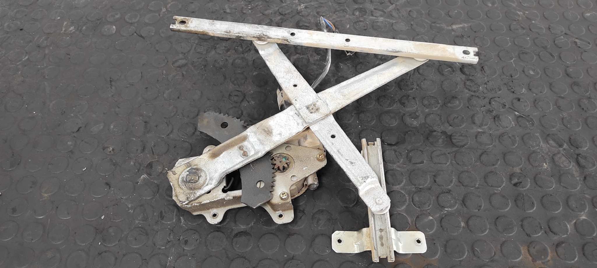 ELEVALUNAS TRASERO DERECHO SSANGYONG MUSSO - vista 2