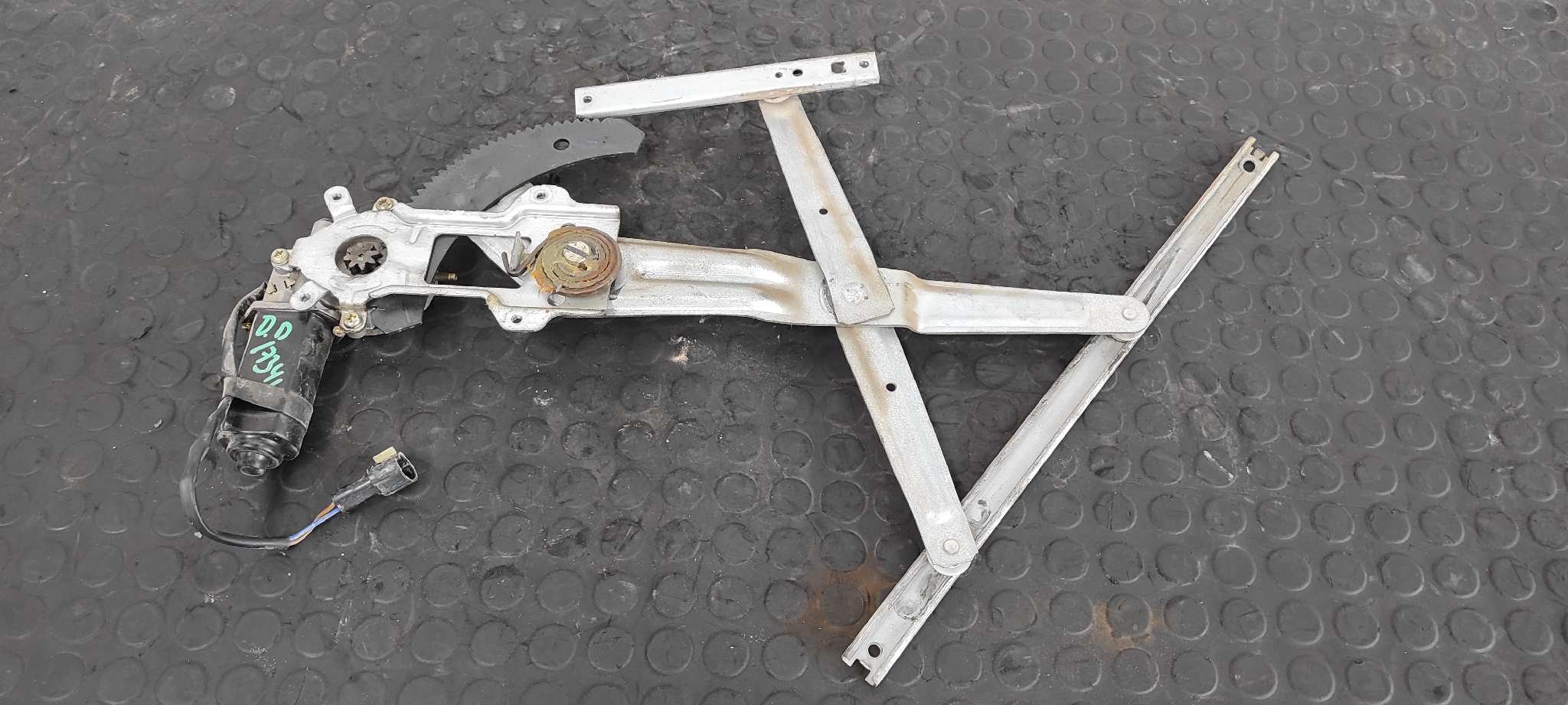 ELEVALUNAS DELANTERO DERECHO SSANGYONG MUSSO