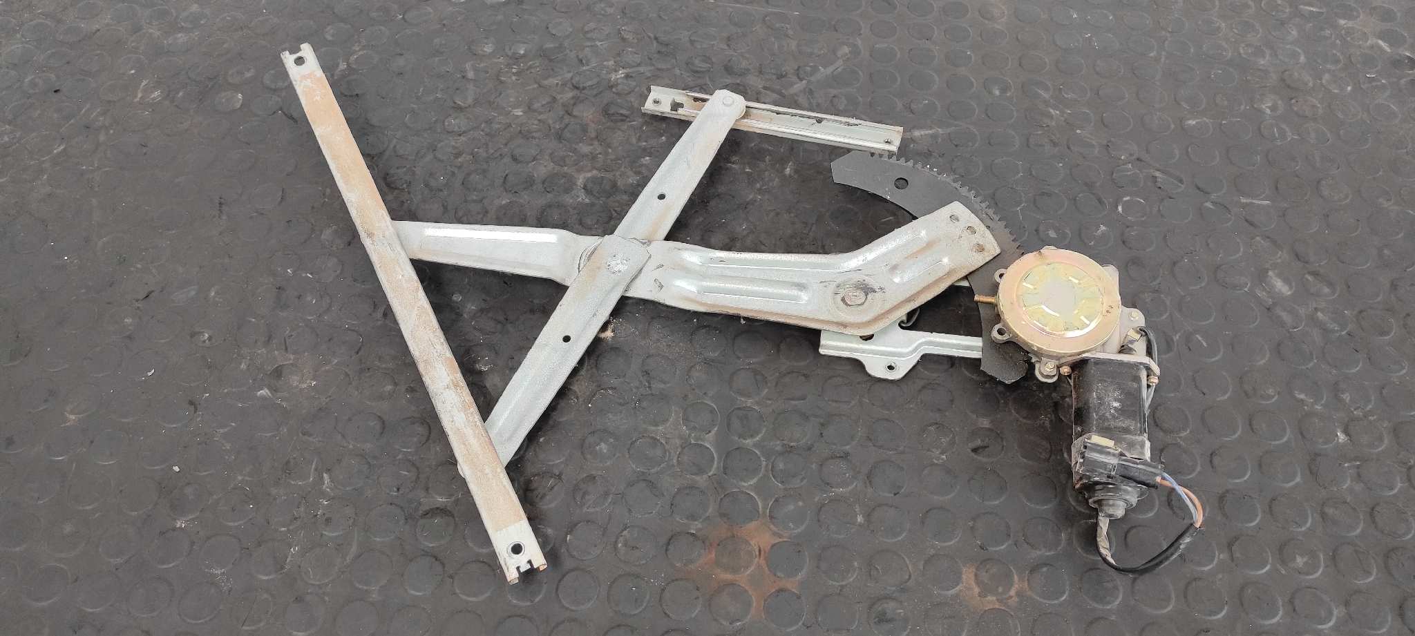 ELEVALUNAS DELANTERO DERECHO SSANGYONG MUSSO - vista 2