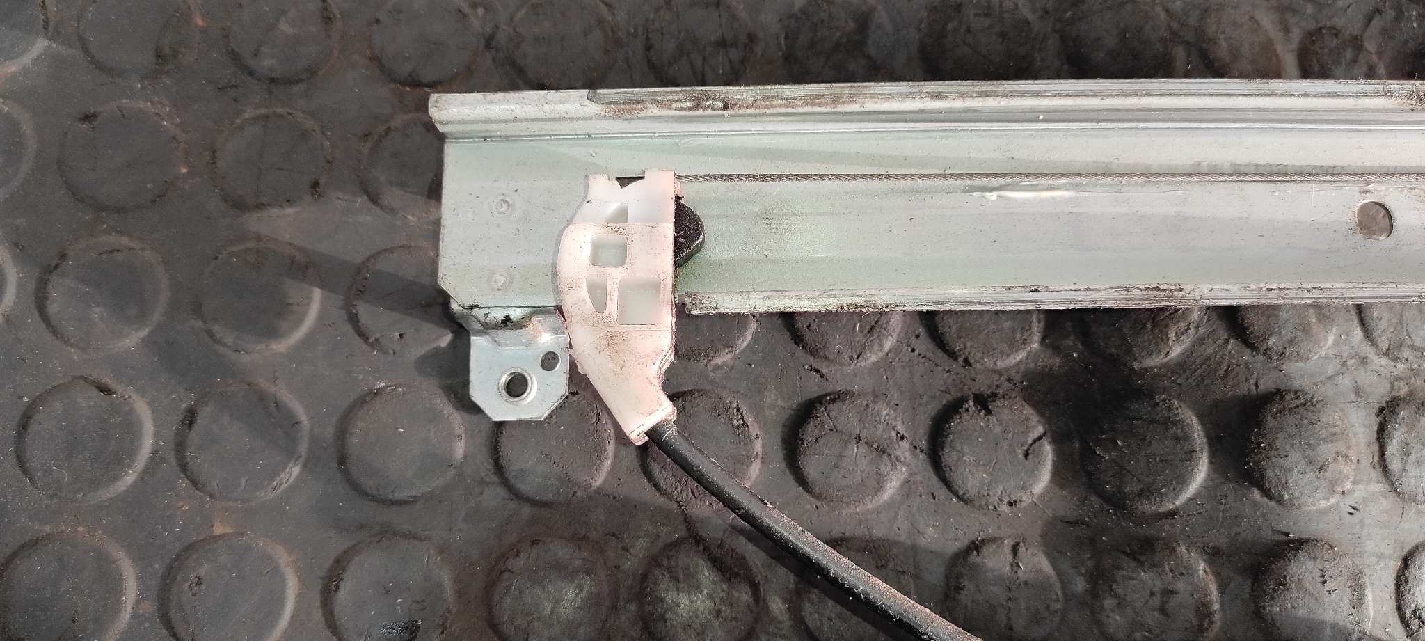 ELEVALUNAS TRASERO DERECHO NISSAN PICK-UP (D22) - vista 7