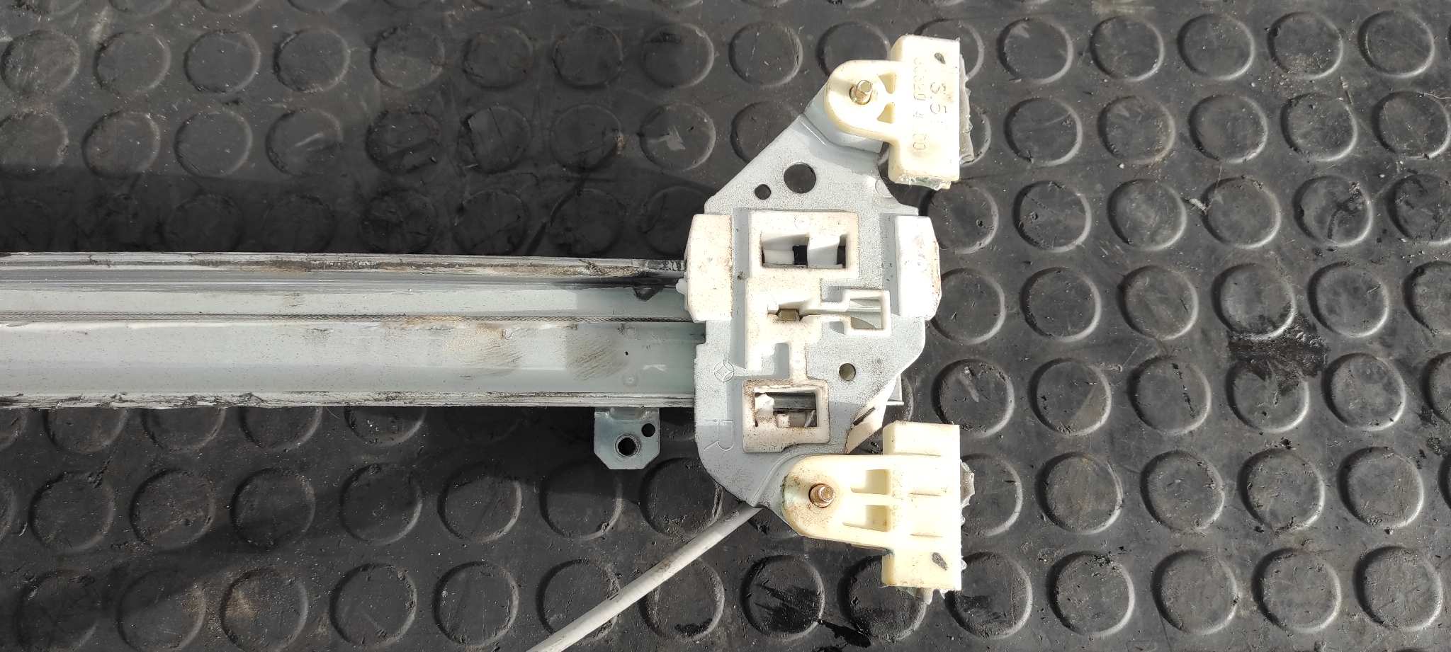 ELEVALUNAS TRASERO DERECHO NISSAN PICK-UP (D22) - vista 4