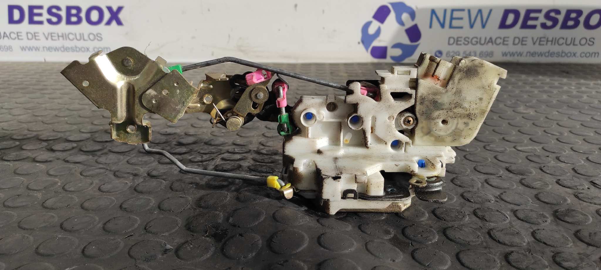 CERRADURA PUERTA TRASERA DERECHA NISSAN PICK-UP (D22)