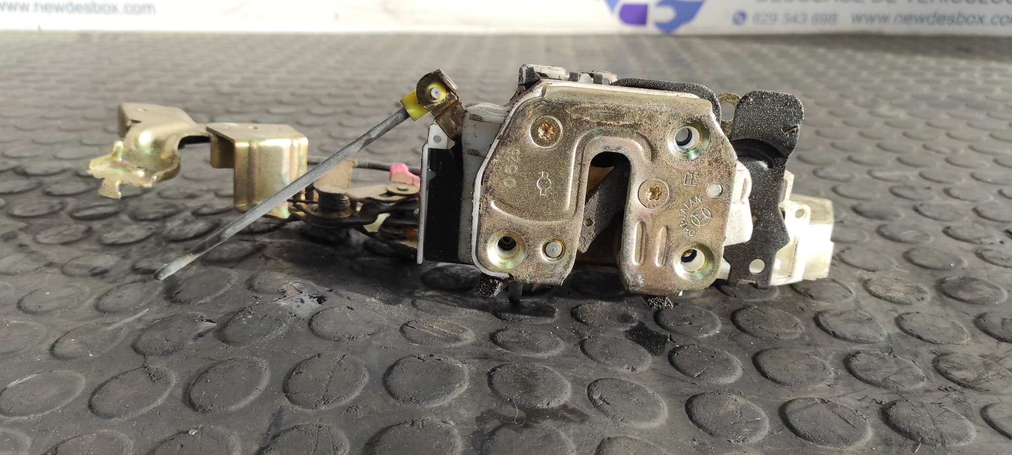 CERRADURA PUERTA TRASERA DERECHA NISSAN PICK-UP (D22) - vista 3