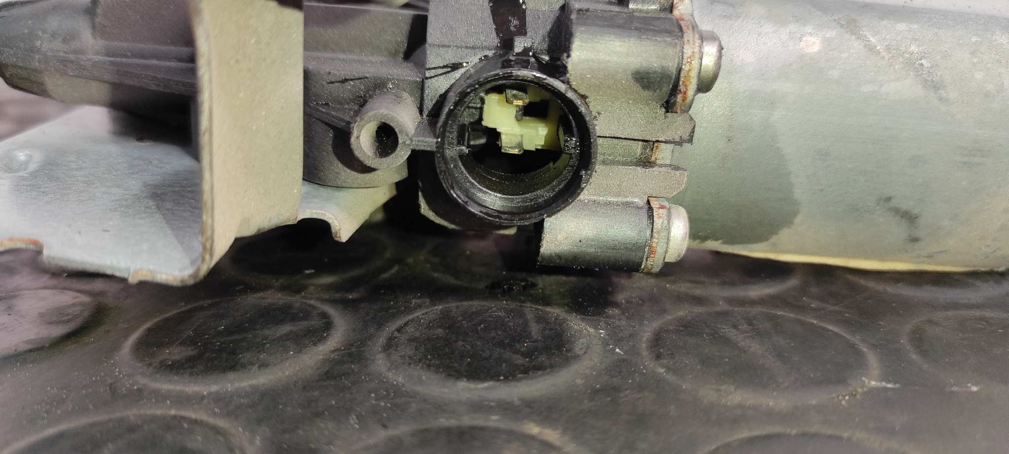 ELEVALUNAS TRASERO IZQUIERDO NISSAN QASHQAI (J10) - vista 4