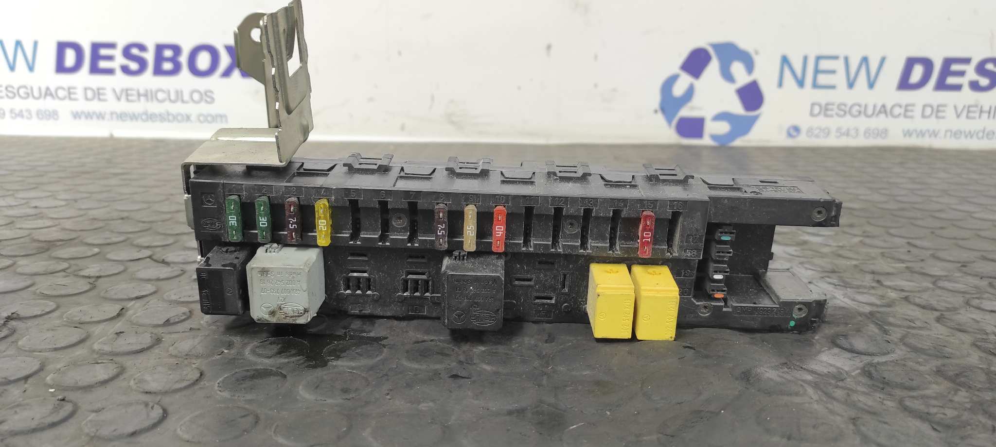 CAJA RELES / FUSIBLES MERCEDES-BENZ CLASE C (W203) SPORTCOUPE - vista 2