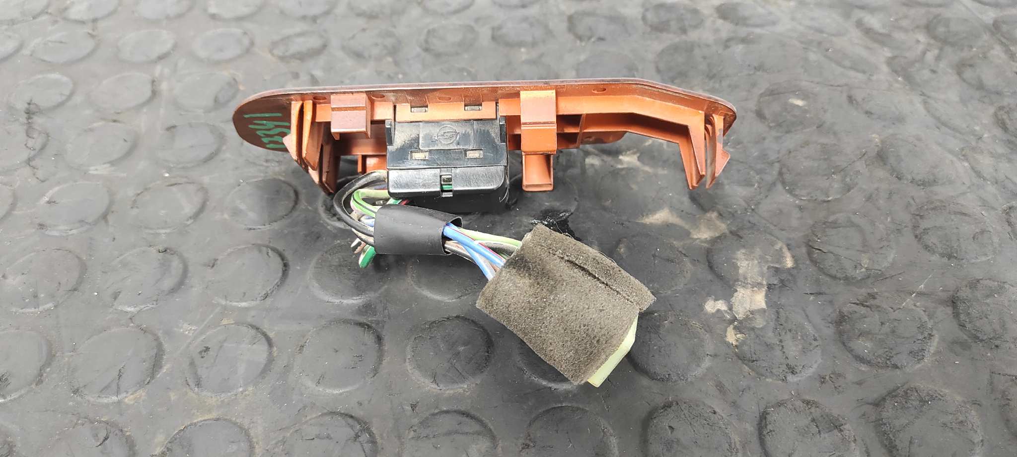 MANDO ELEVALUNAS TRASERO DERECHO SSANGYONG MUSSO - vista 3