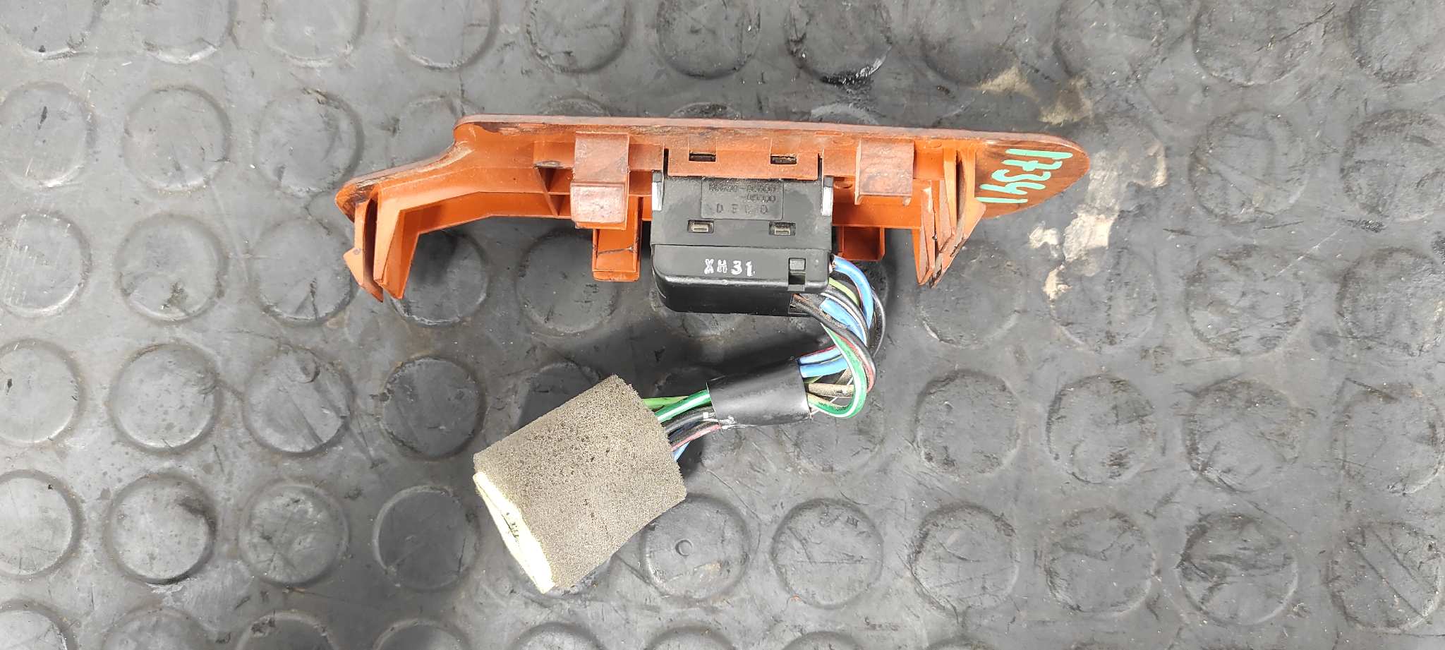 MANDO ELEVALUNAS TRASERO DERECHO SSANGYONG MUSSO - vista 5