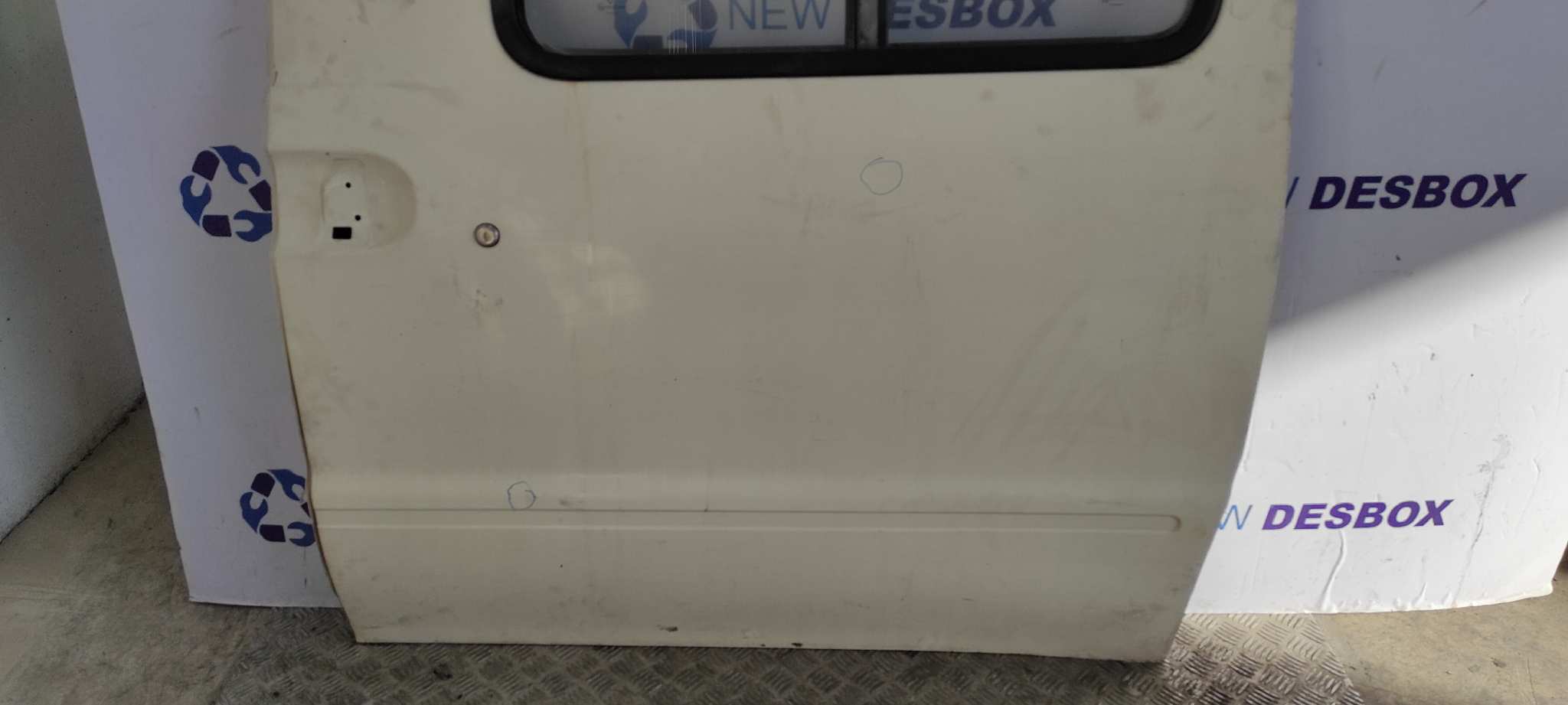 PUERTA LATERAL CORREDERA IZQUIERDA NISSAN VANETTE CARGO - vista 3