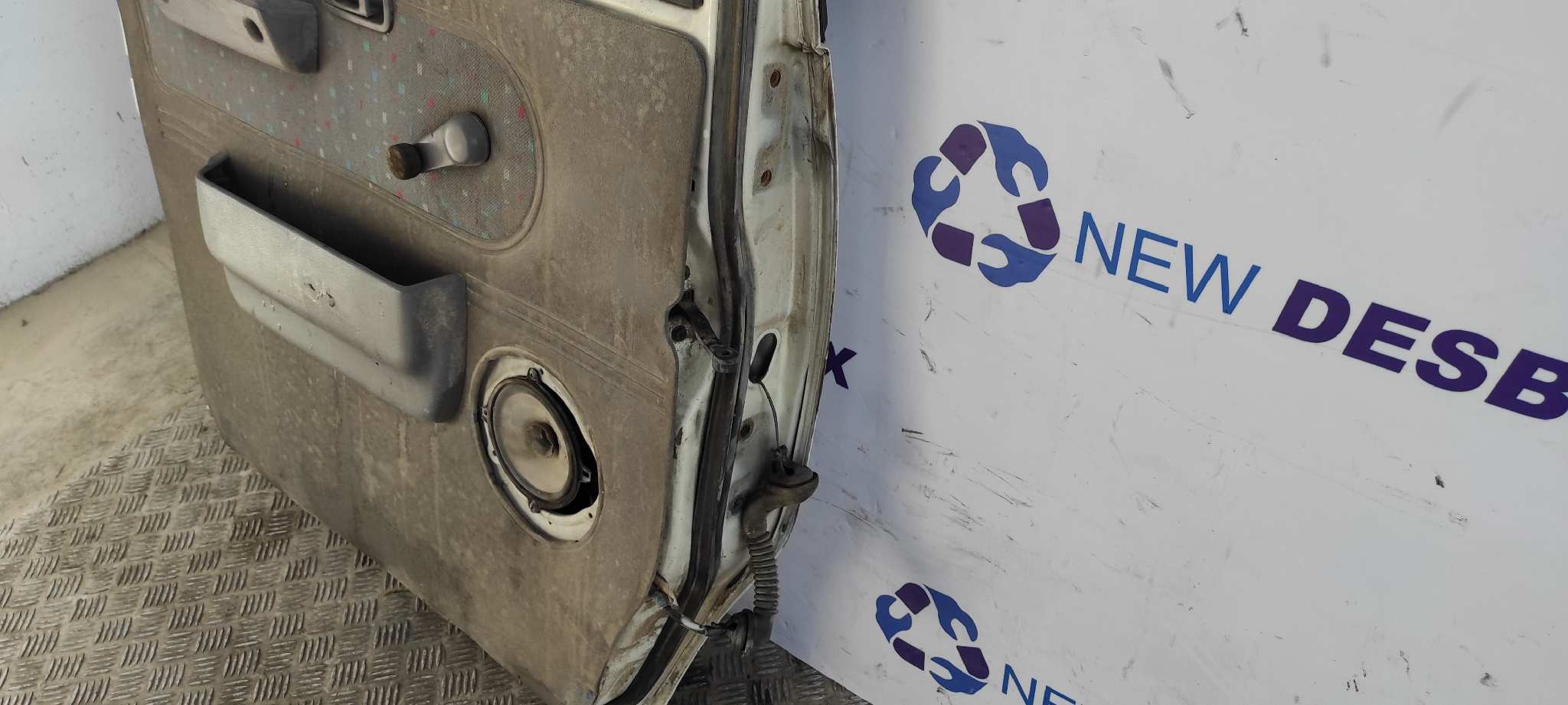 PUERTA DELANTERA IZQUIERDA NISSAN VANETTE CARGO - vista 3